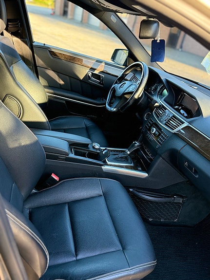 Mercedes-Benz E250 5 of 7