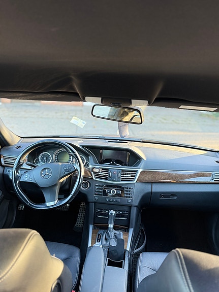 Mercedes-Benz E250 3 of 7