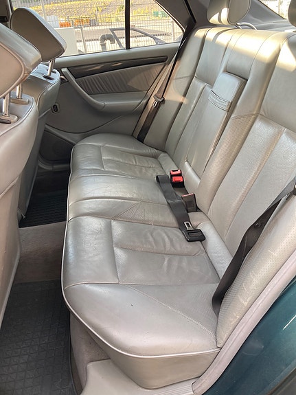 Mercedes-Benz C280 8 of 11