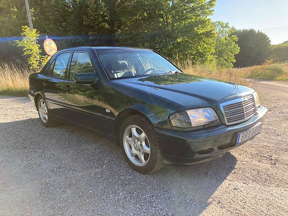 Mercedes-Benz C280 3 of 11