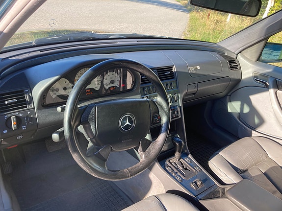 Mercedes-Benz C280 6 of 11
