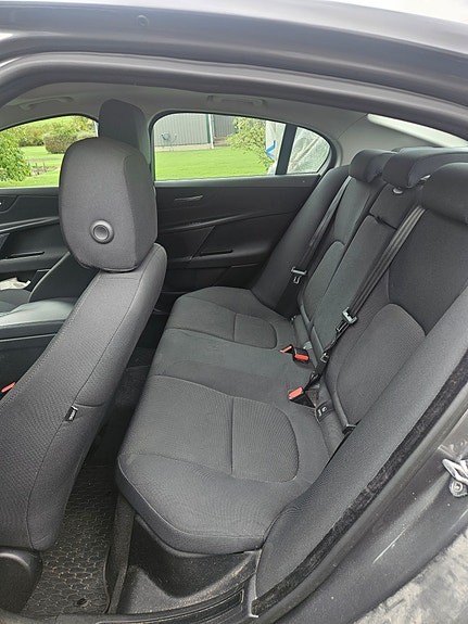 Jaguar XE 10 of 12