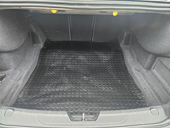 Jaguar XE 7 of 12