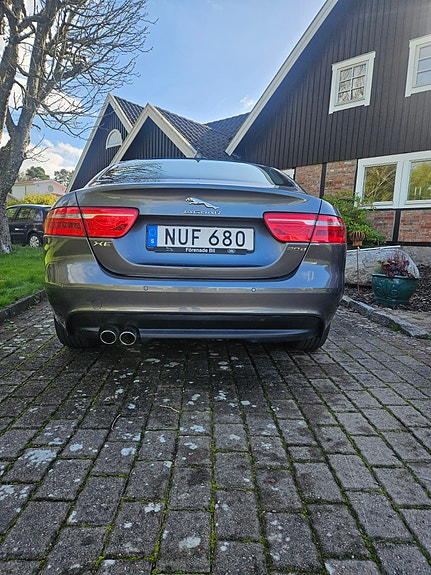 Jaguar XE 3 of 12