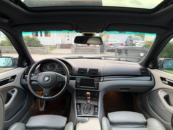 BMW 330i 9 of 19