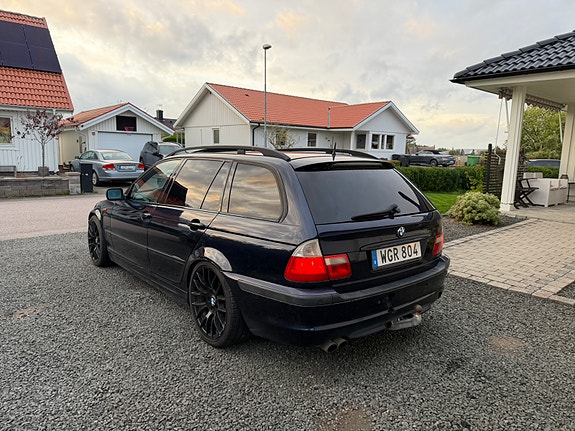 BMW 330i 4 of 19