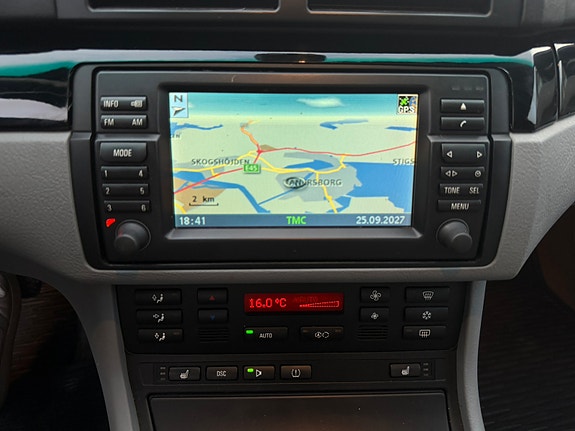 BMW 330i 16 of 19