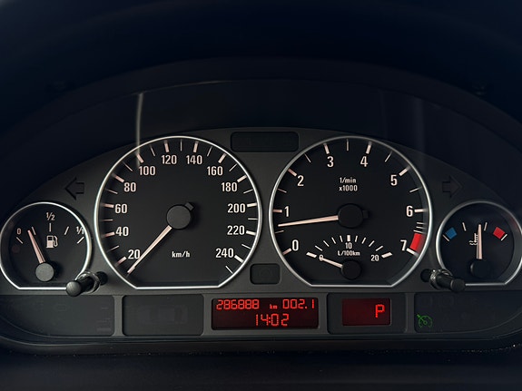 BMW 330i 17 of 19