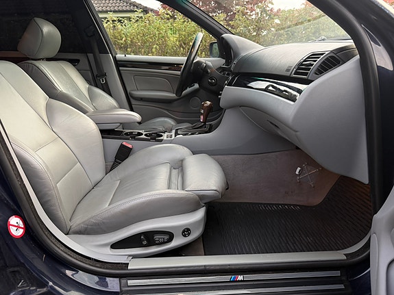 BMW 330i 12 of 19