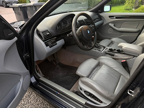 BMW 330i 13 of 19