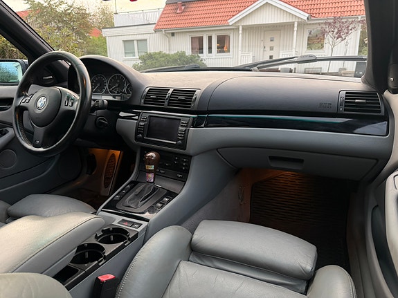 BMW 330i 8 of 19