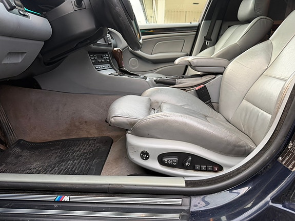 BMW 330i 14 of 19