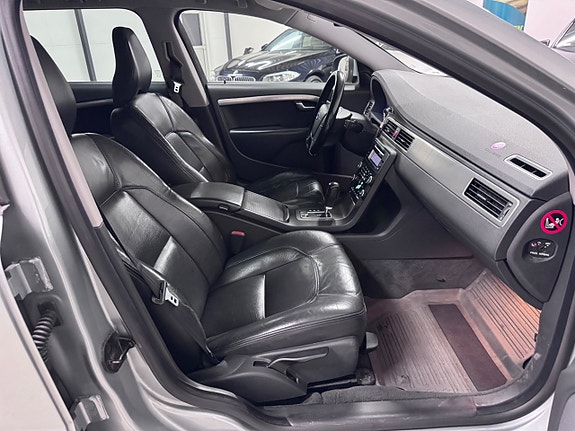 Volvo V70 20 of 24