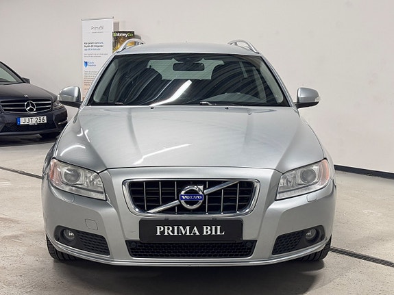 Volvo V70 2 of 24