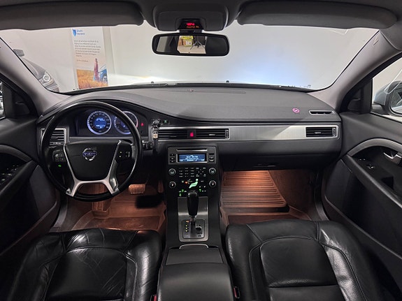 Volvo V70 12 of 24