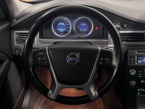 Volvo V70 13 of 24