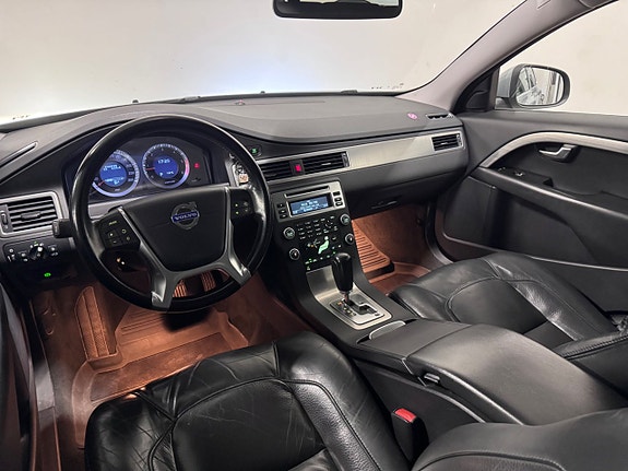 Volvo V70 11 of 24