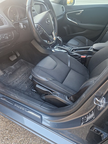 Volvo V40 8 of 12