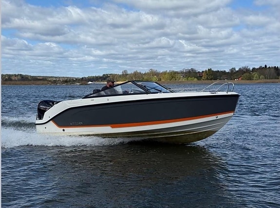 Uttern D59 Premium Edition m. Mercury 150hp och massa tillbehör 7 of 14