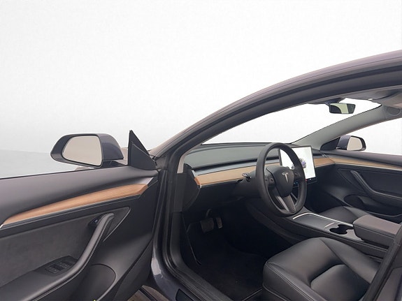 Tesla Model 3 16 of 30