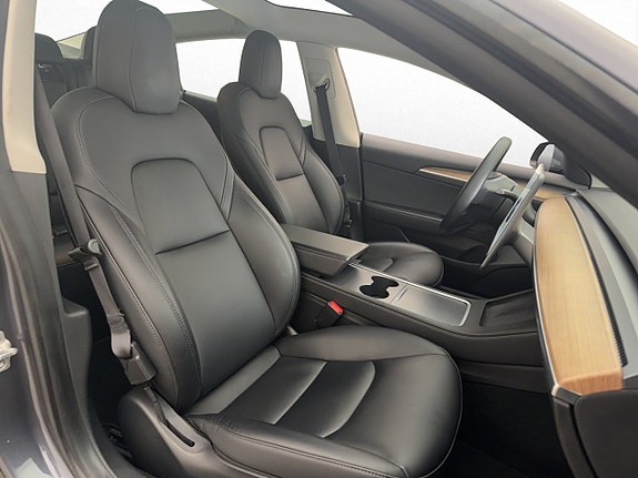 Tesla Model 3 11 of 30