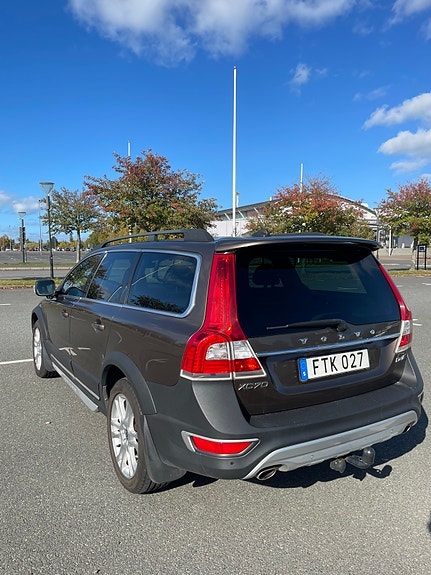 Volvo XC70 2 of 10