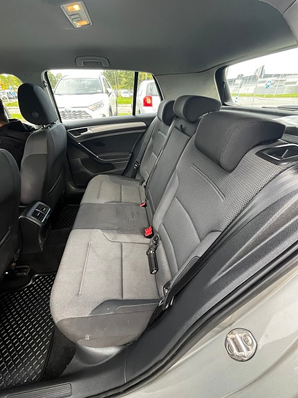 Volkswagen Golf VII 4 of 11