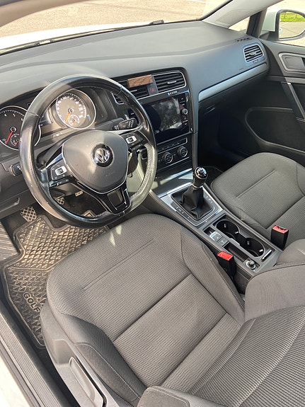 Volkswagen Golf VII 7 of 11