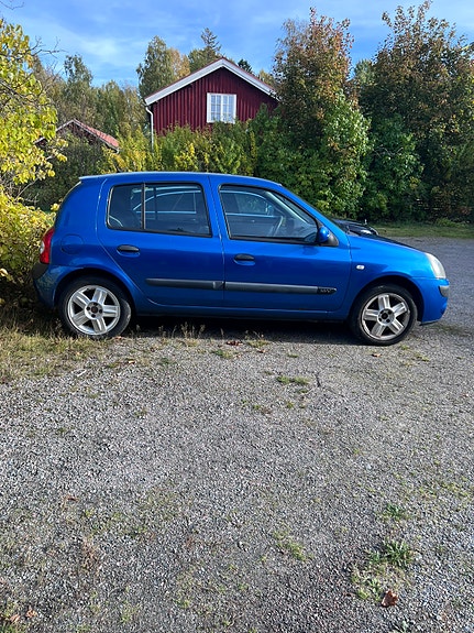 Renault Clio 2 of 13