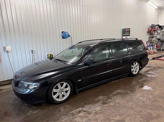 Volvo V70 2 of 7
