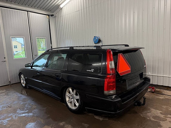 Volvo V70 3 of 7