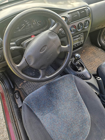 Ford Escort 10 of 16