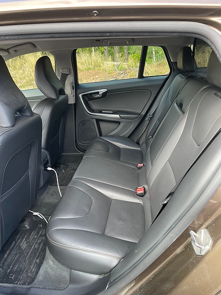 Volvo V60 Cross Country 6 of 8
