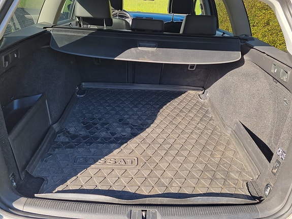Volkswagen Passat Alltrack 7 of 9