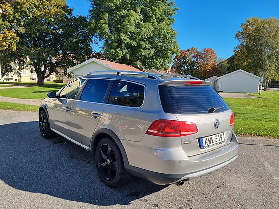 Volkswagen Passat Alltrack 3 of 9