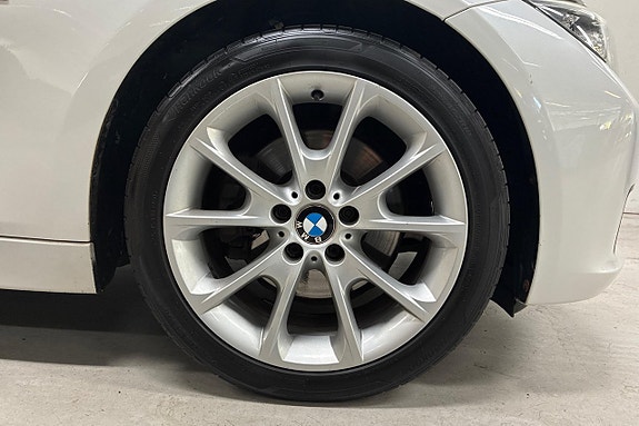 BMW 328i 11 of 27