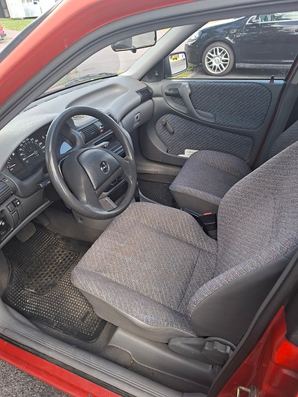 Opel Astra 7 of 9