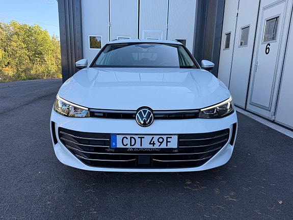 Volkswagen Passat 3 of 30