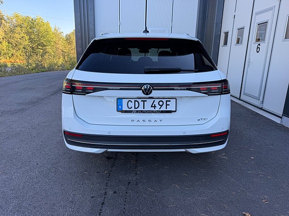 Volkswagen Passat 7 of 30