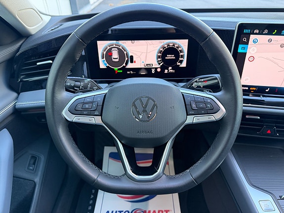 Volkswagen Passat 17 of 30