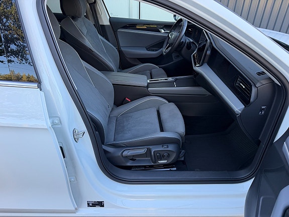 Volkswagen Passat 11 of 30