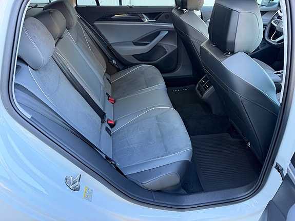 Volkswagen Passat 13 of 30