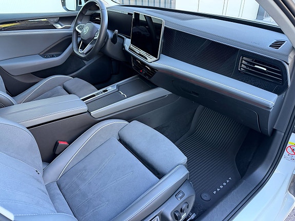 Volkswagen Passat 12 of 30