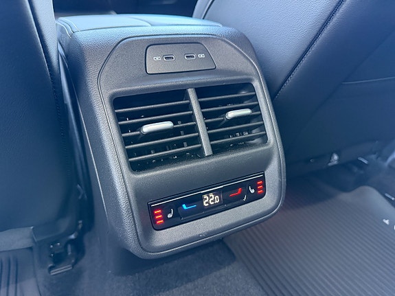 Volkswagen Passat 24 of 30