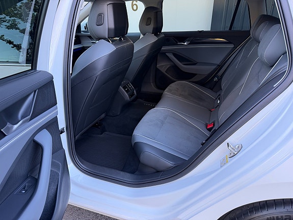 Volkswagen Passat 14 of 30
