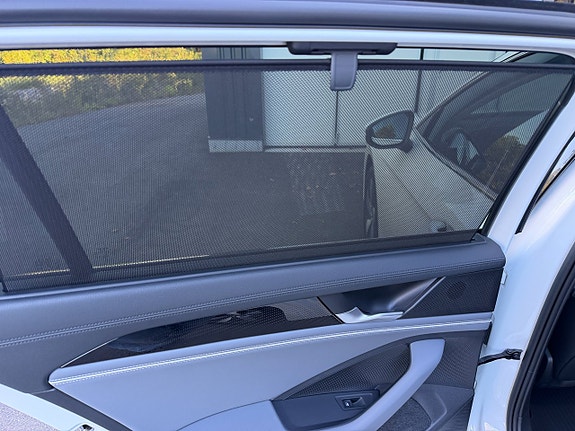 Volkswagen Passat 27 of 30