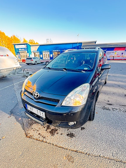 Toyota Corolla Verso 5 of 9