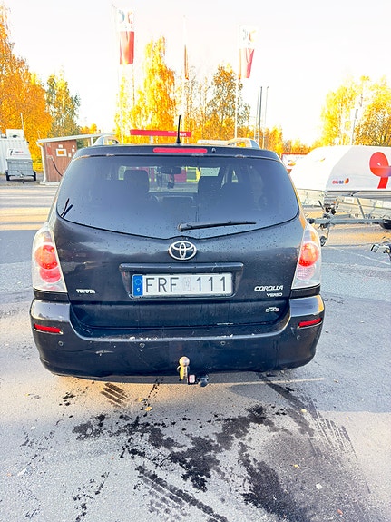 Toyota Corolla Verso 7 of 9