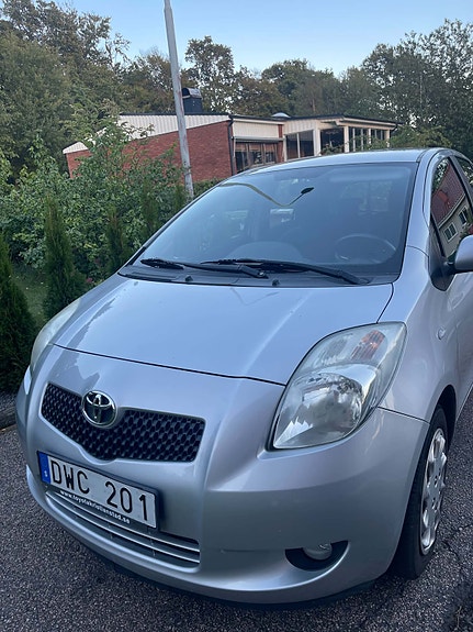 Toyota Yaris 11 of 17
