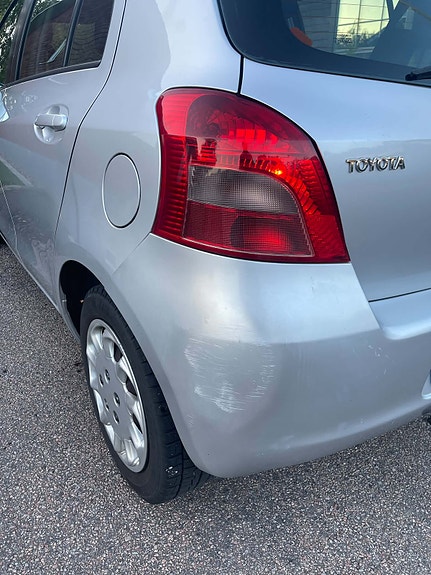 Toyota Yaris 10 of 17